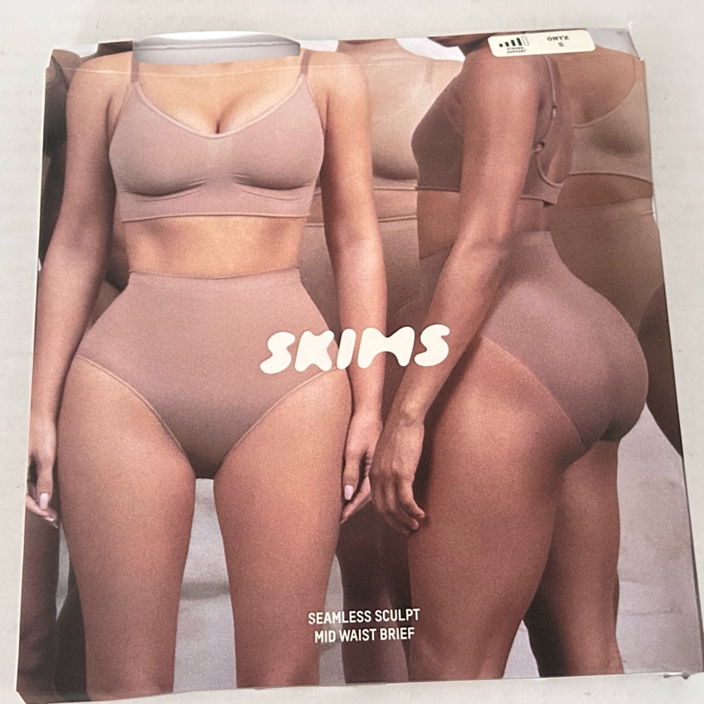 Skims | Seamless Sculpt Mid Waist Brief Onyx Size S Strong Compression Black - Picture 12 of 12